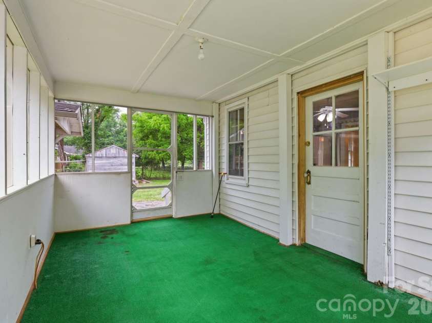 226 Vance Avenue, Black Mountain, NC 28711.  MLS# CAR4391505, YatesRealty ID 30055. 