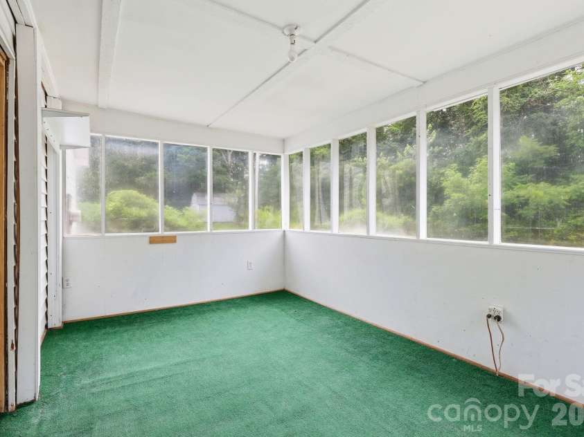 226 Vance Avenue, Black Mountain, NC 28711.  MLS# CAR4391505, YatesRealty ID 30055. 