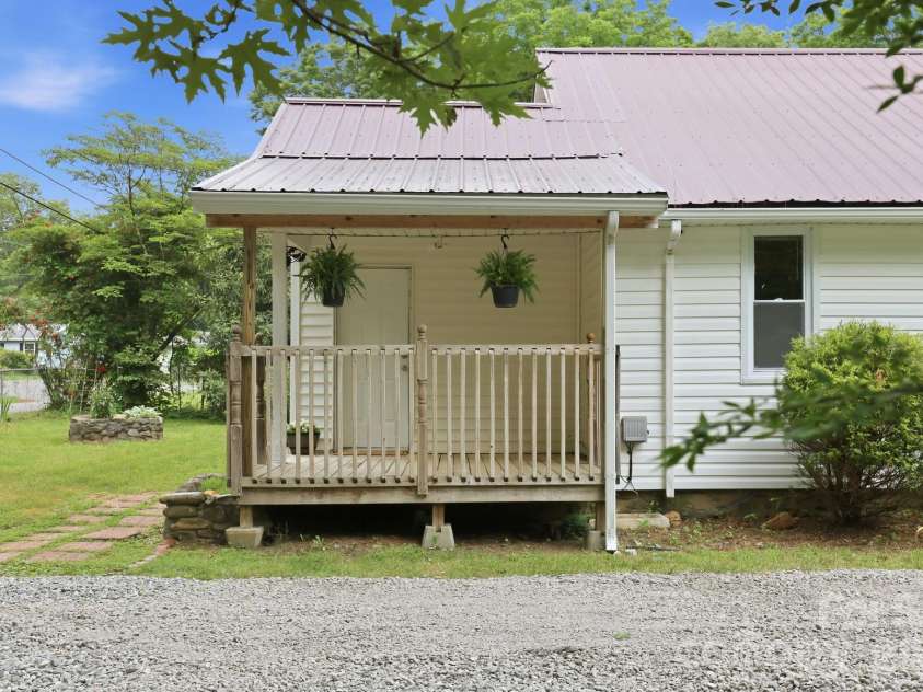 226 Vance Avenue, Black Mountain, NC 28711.  MLS# CAR4391505, YatesRealty ID 30055. 
