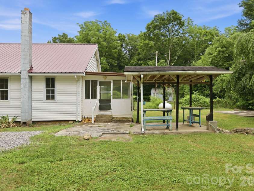 226 Vance Avenue, Black Mountain, NC 28711.  MLS# CAR4391505, YatesRealty ID 30055. 