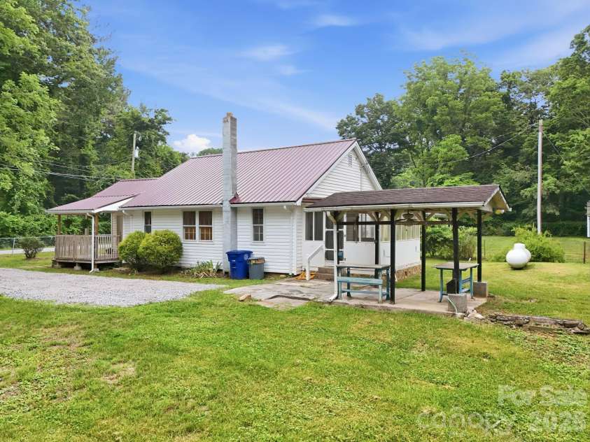 226 Vance Avenue, Black Mountain, NC 28711.  MLS# CAR4391505, YatesRealty ID 30055. 