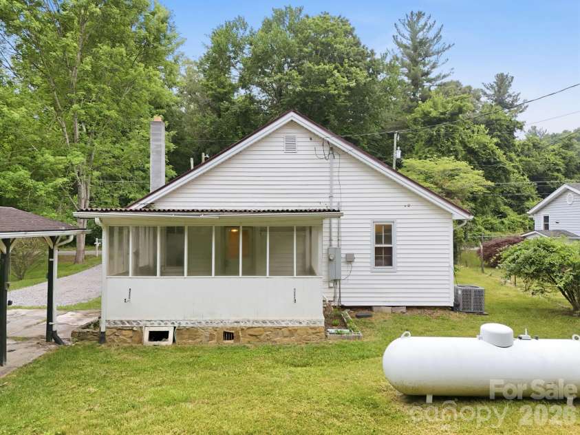 226 Vance Avenue, Black Mountain, NC 28711.  MLS# CAR4391505, YatesRealty ID 30055. 
