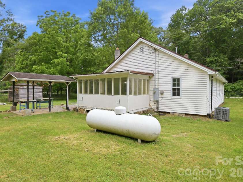 226 Vance Avenue, Black Mountain, NC 28711.  MLS# CAR4391505, YatesRealty ID 30055. 