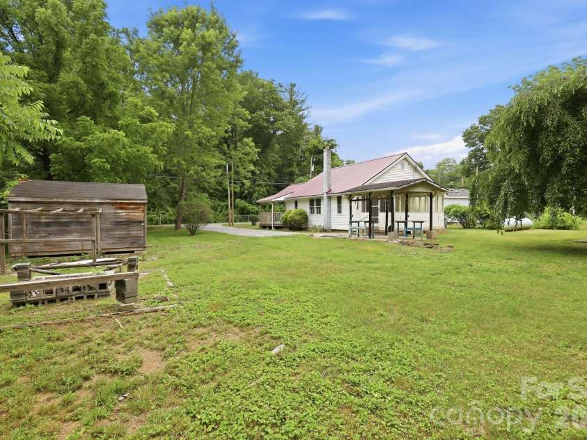 226 Vance Avenue, Black Mountain, NC 28711.  MLS# CAR4391505, YatesRealty ID 30055. 