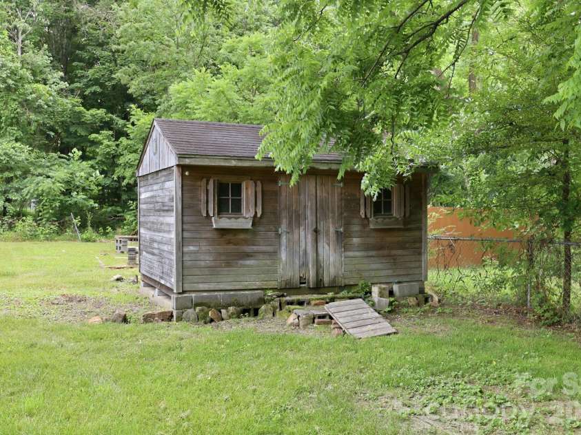 226 Vance Avenue, Black Mountain, NC 28711.  MLS# CAR4391505, YatesRealty ID 30055. 