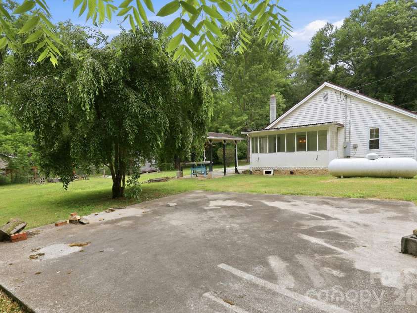 226 Vance Avenue, Black Mountain, NC 28711.  MLS# CAR4391505, YatesRealty ID 30055. 