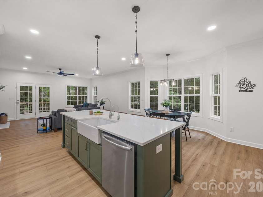 171 Longboat Road, Mooresville, NC 28117.  MLS# CAR4391201, YatesRealty ID 30056. Kitchen