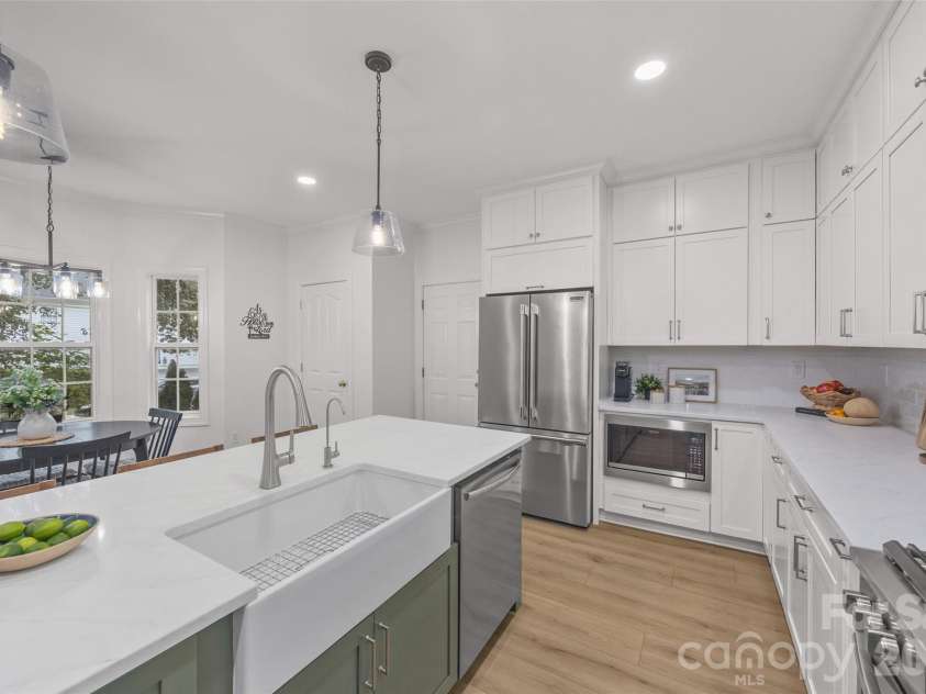 171 Longboat Road, Mooresville, NC 28117.  MLS# CAR4391201, YatesRealty ID 30056. Kitchen