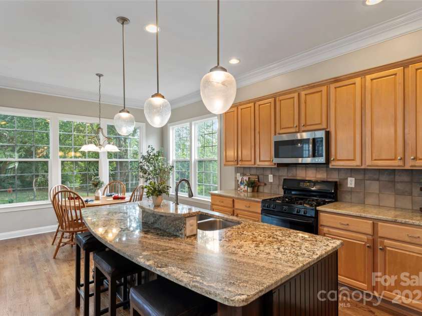 415 Pinnacle Lane, Huntersville, NC 28078.  MLS# CAR4285608, YatesRealty ID 30056. 