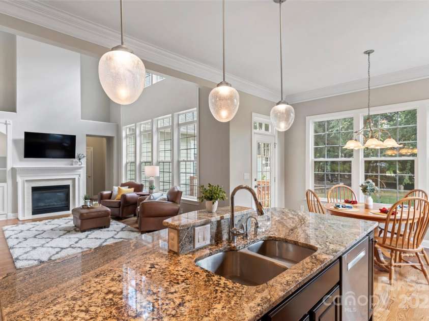415 Pinnacle Lane, Huntersville, NC 28078.  MLS# CAR4285608, YatesRealty ID 30056. 