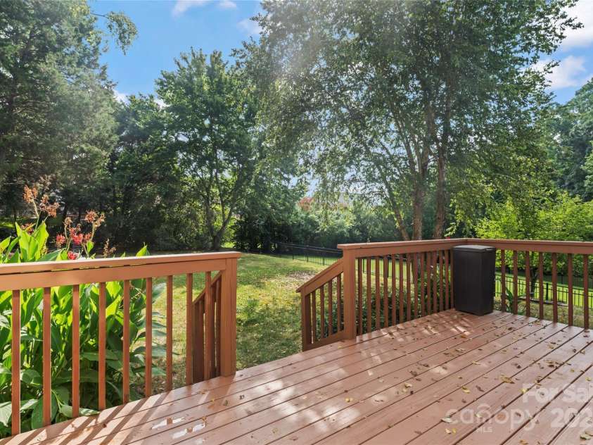 415 Pinnacle Lane, Huntersville, NC 28078.  MLS# CAR4285608, YatesRealty ID 30056. 