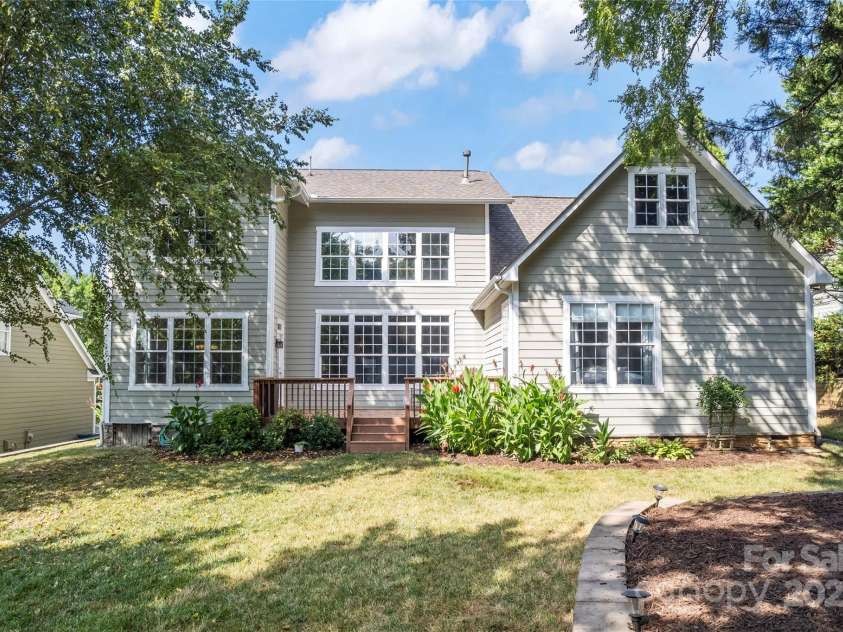 415 Pinnacle Lane, Huntersville, NC 28078.  MLS# CAR4285608, YatesRealty ID 30056. 