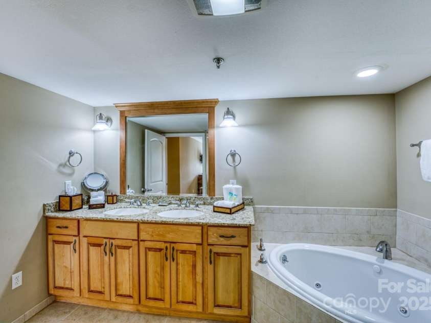 310 Bowling Park Road, Asheville, NC 28803.  MLS# CAR4287175, YatesRealty ID 30057. Bathroom 2