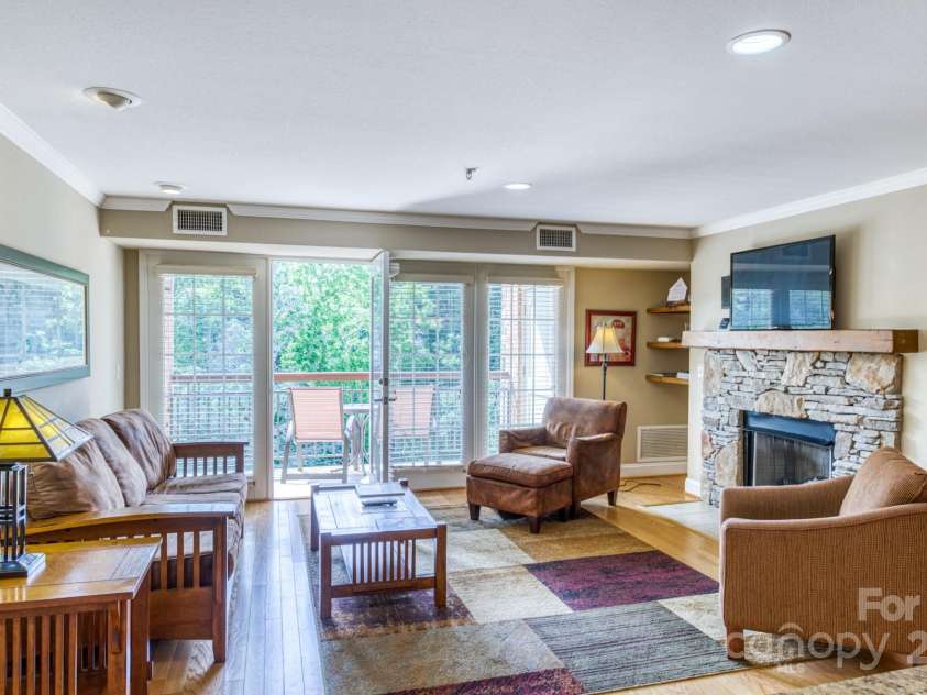 310 Bowling Park Road, Asheville, NC 28803.  MLS# CAR4287175, YatesRealty ID 30057. Living Room