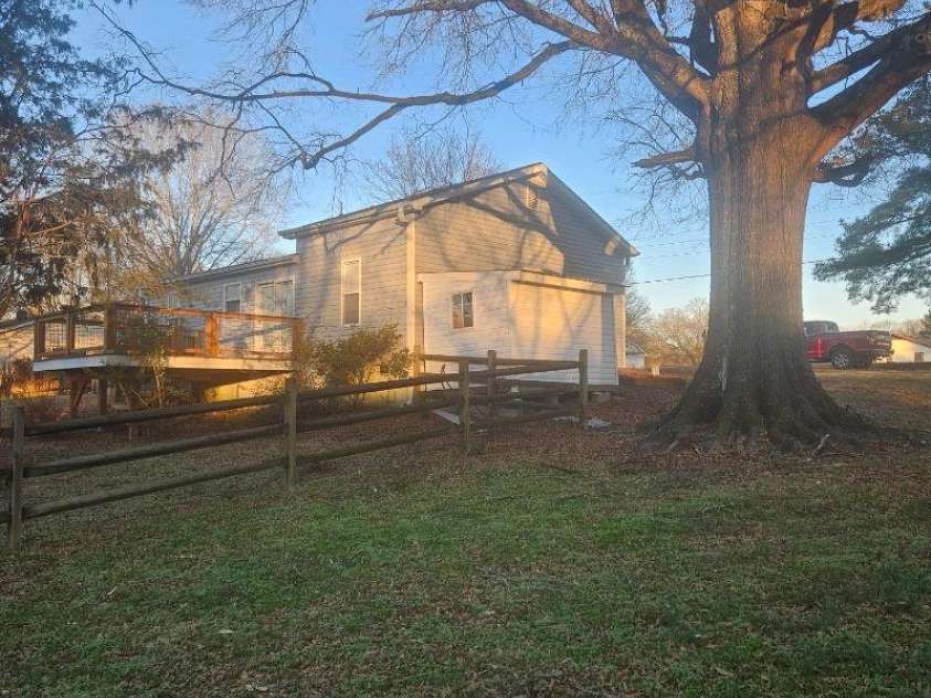 2119 Lakeview Lane, Charlotte, NC 28214.  MLS# CAR4356460, YatesRealty ID 30058. 