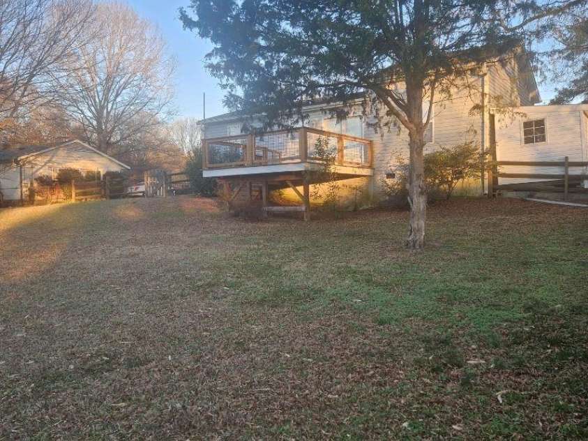 2119 Lakeview Lane, Charlotte, NC 28214.  MLS# CAR4356460, YatesRealty ID 30058. 