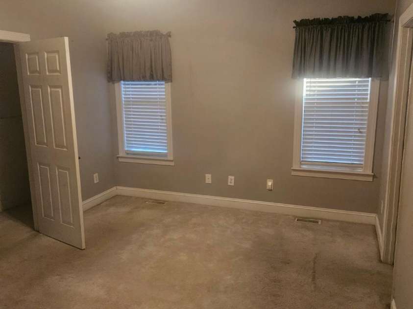 2119 Lakeview Lane, Charlotte, NC 28214.  MLS# CAR4356460, YatesRealty ID 30058. 
