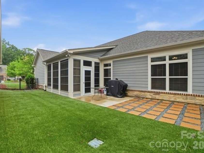 1062 Millview Lane, Matthews, NC 28104.  MLS# CAR4382909, YatesRealty ID 30059. 