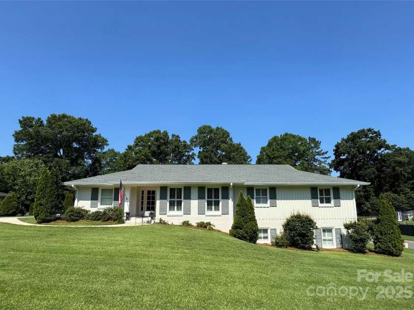 6900 Folger Drive, Charlotte, NC 28270.  MLS# CAR4287694, YatesRealty ID 30059. 