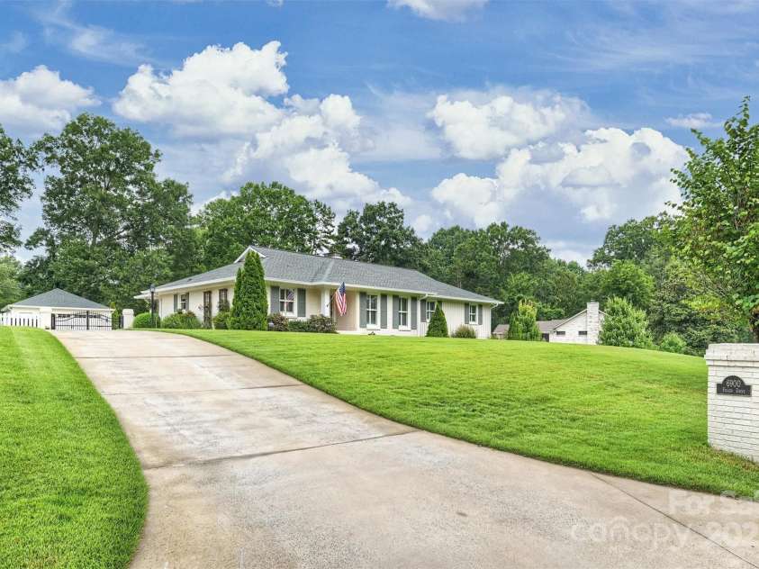6900 Folger Drive, Charlotte, NC 28270.  MLS# CAR4287694, YatesRealty ID 30059. 