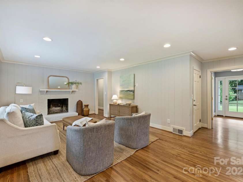 6900 Folger Drive, Charlotte, NC 28270.  MLS# CAR4287694, YatesRealty ID 30059. 