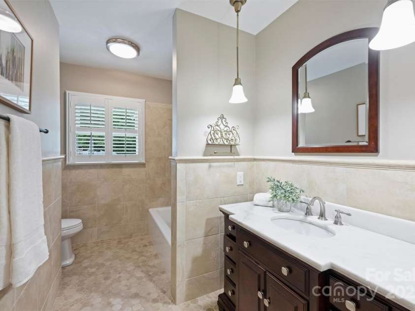 6900 Folger Drive, Charlotte, NC 28270.  MLS# CAR4287694, YatesRealty ID 30059. 