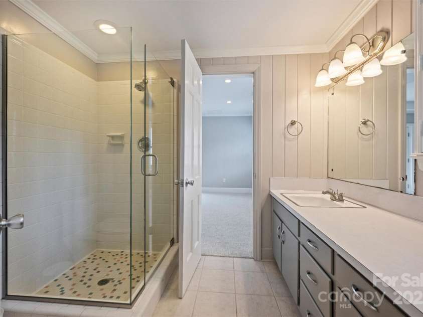 6900 Folger Drive, Charlotte, NC 28270.  MLS# CAR4287694, YatesRealty ID 30059. 