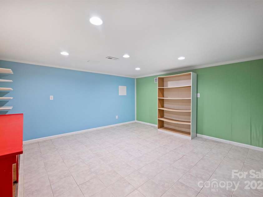 6900 Folger Drive, Charlotte, NC 28270.  MLS# CAR4287694, YatesRealty ID 30059. 