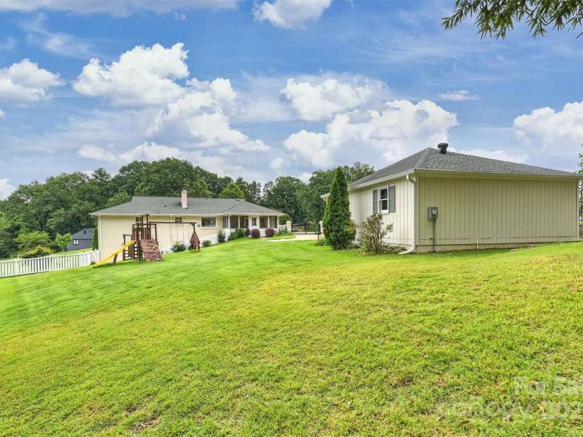 6900 Folger Drive, Charlotte, NC 28270.  MLS# CAR4287694, YatesRealty ID 30059. 