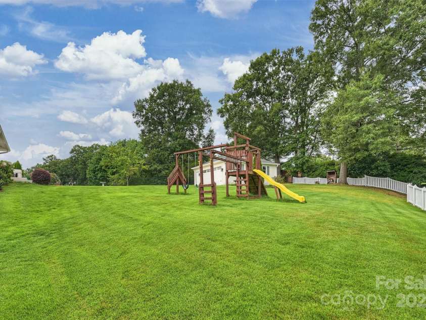 6900 Folger Drive, Charlotte, NC 28270.  MLS# CAR4287694, YatesRealty ID 30059. 