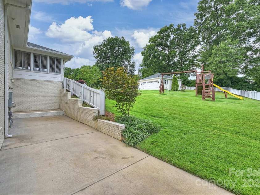 6900 Folger Drive, Charlotte, NC 28270.  MLS# CAR4287694, YatesRealty ID 30059. 