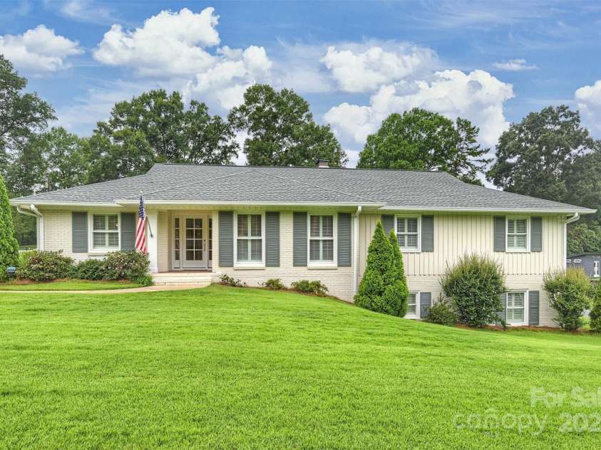 6900 Folger Drive, Charlotte, NC 28270.  MLS# CAR4287694, YatesRealty ID 30059. 