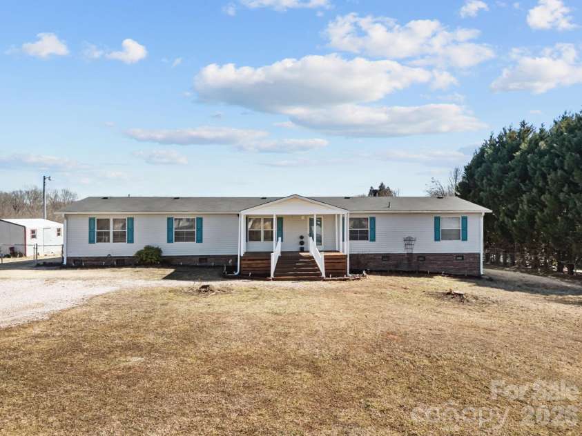 1024 Rogue Court, Kannapolis, NC 28081.  MLS# CAR4346736, YatesRealty ID 3006. 