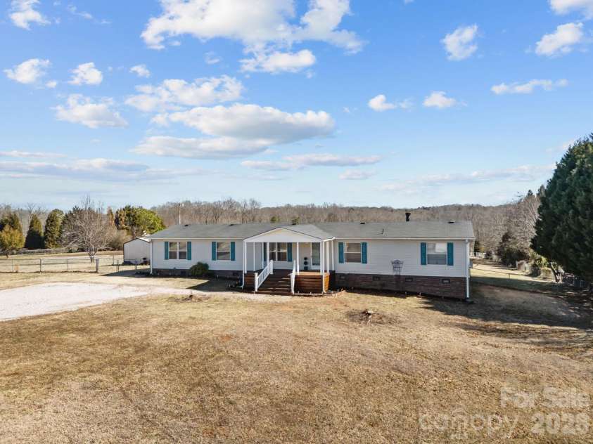 1024 Rogue Court, Kannapolis, NC 28081.  MLS# CAR4346736, YatesRealty ID 3006. 