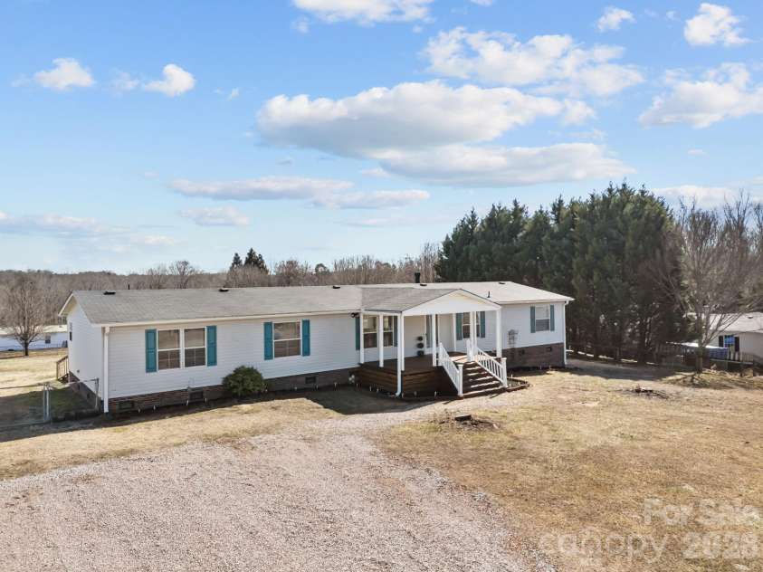 1024 Rogue Court, Kannapolis, NC 28081.  MLS# CAR4346736, YatesRealty ID 3006. 