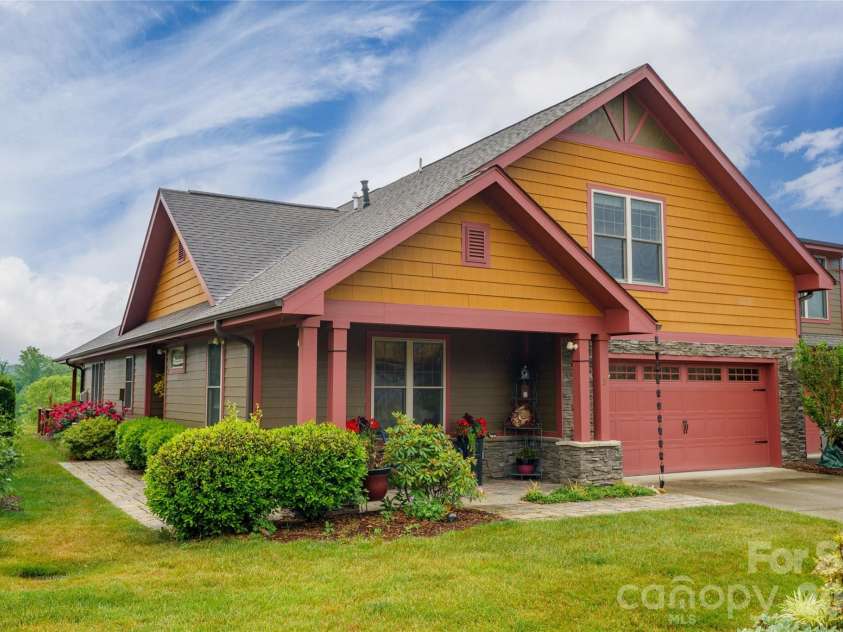 3 Holland Mountain View, Asheville, NC 28804.  MLS# CAR4381829, YatesRealty ID 30060. 