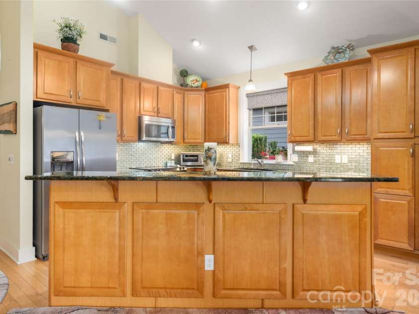 3 Holland Mountain View, Asheville, NC 28804.  MLS# CAR4381829, YatesRealty ID 30060. 