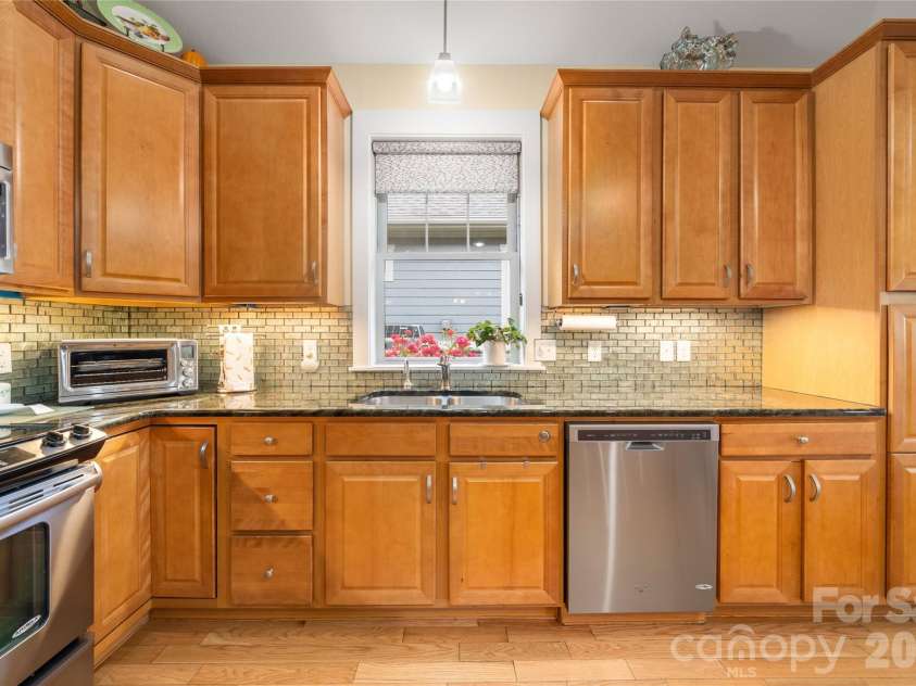 3 Holland Mountain View, Asheville, NC 28804.  MLS# CAR4381829, YatesRealty ID 30060. 