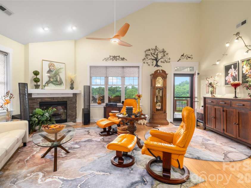 3 Holland Mountain View, Asheville, NC 28804.  MLS# CAR4381829, YatesRealty ID 30060. 