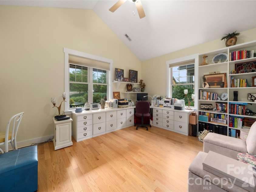 3 Holland Mountain View, Asheville, NC 28804.  MLS# CAR4381829, YatesRealty ID 30060. 