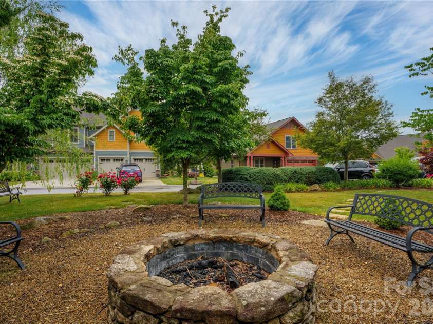 3 Holland Mountain View, Asheville, NC 28804.  MLS# CAR4381829, YatesRealty ID 30060. 