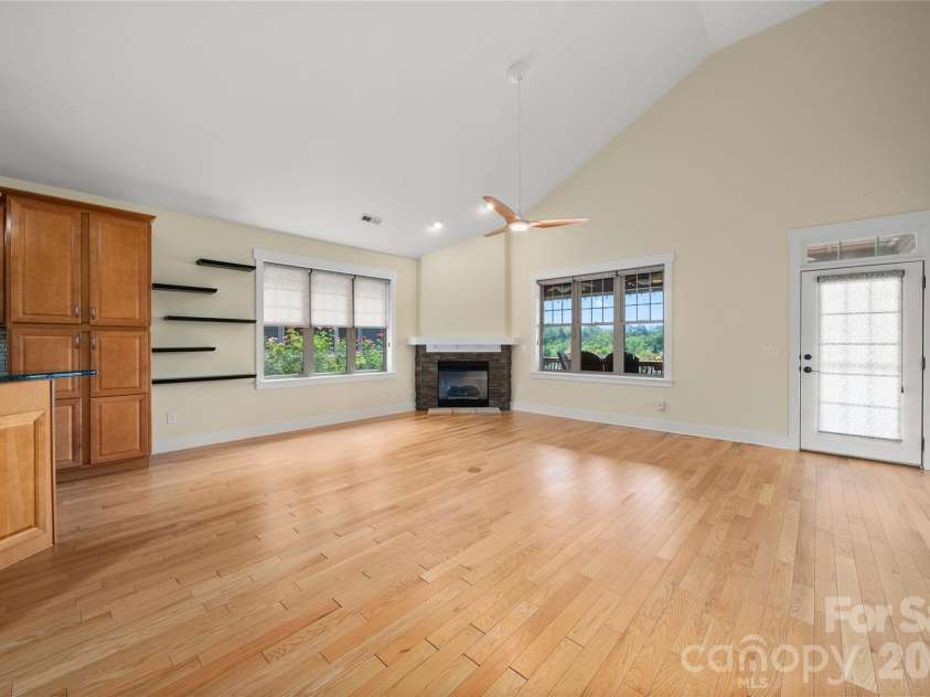 3 Holland Mountain View, Asheville, NC 28804.  MLS# CAR4381829, YatesRealty ID 30060. 