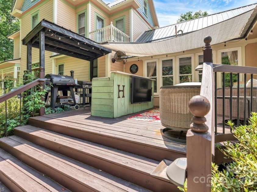 206 Brook Street, Wilkesboro, NC 28697.  MLS# CAR4288457, YatesRealty ID 30061. 