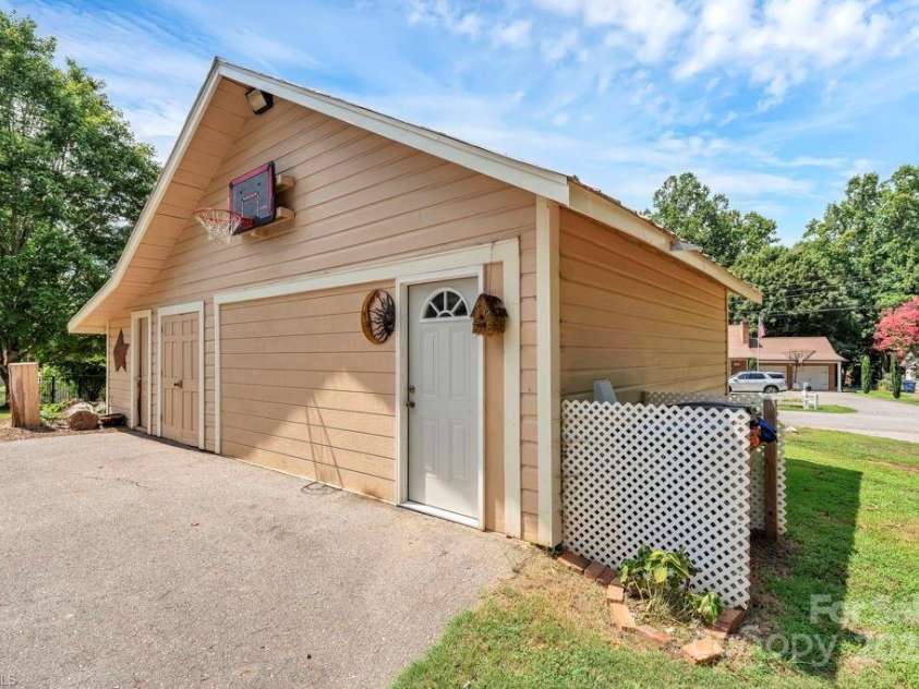 206 Brook Street, Wilkesboro, NC 28697.  MLS# CAR4288457, YatesRealty ID 30061. 