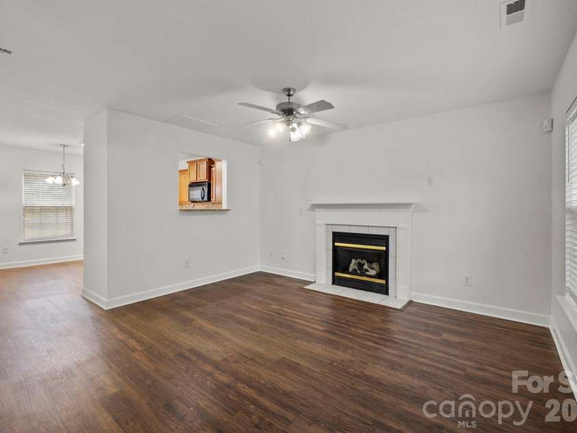 6618 Wicked Oak Lane, Charlotte, NC 28216.  MLS# CAR4384733, YatesRealty ID 30061. 