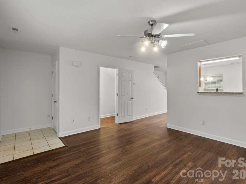 6618 Wicked Oak Lane, Charlotte, NC 28216.  MLS# CAR4384733, YatesRealty ID 30061. 