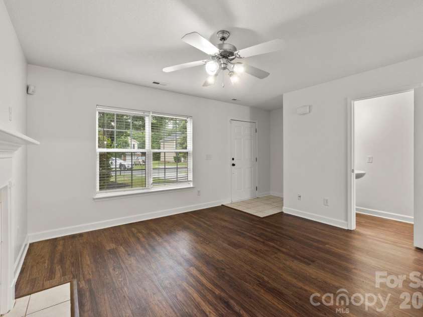 6618 Wicked Oak Lane, Charlotte, NC 28216.  MLS# CAR4384733, YatesRealty ID 30061. 