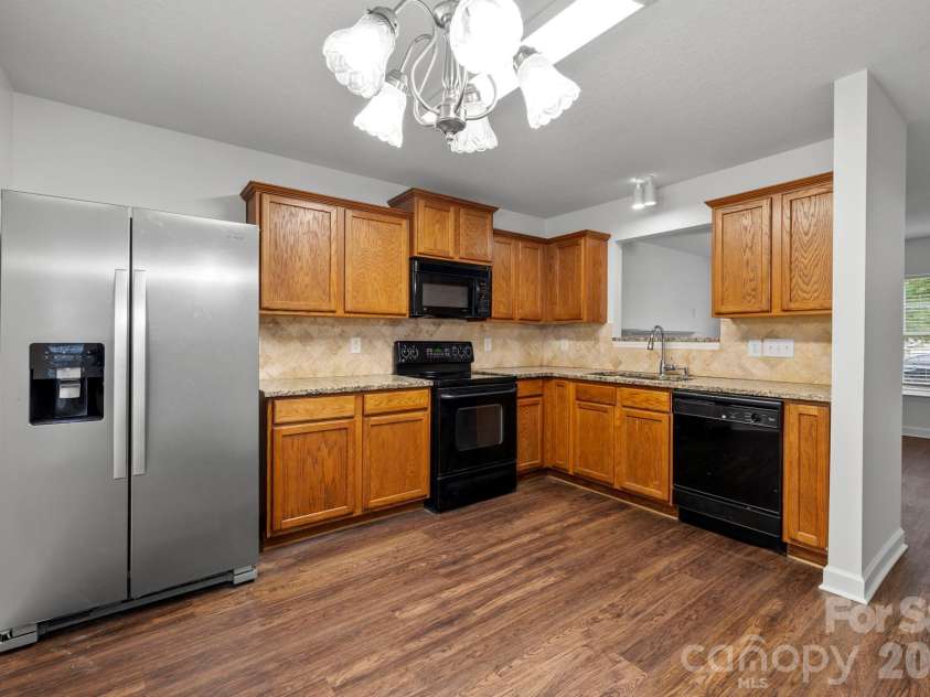 6618 Wicked Oak Lane, Charlotte, NC 28216.  MLS# CAR4384733, YatesRealty ID 30061. 