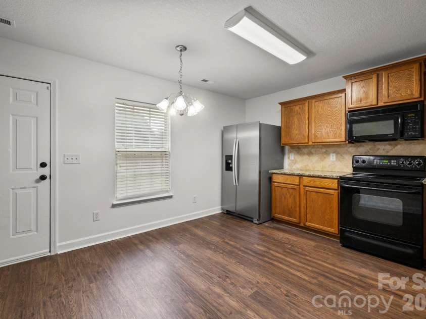 6618 Wicked Oak Lane, Charlotte, NC 28216.  MLS# CAR4384733, YatesRealty ID 30061. 