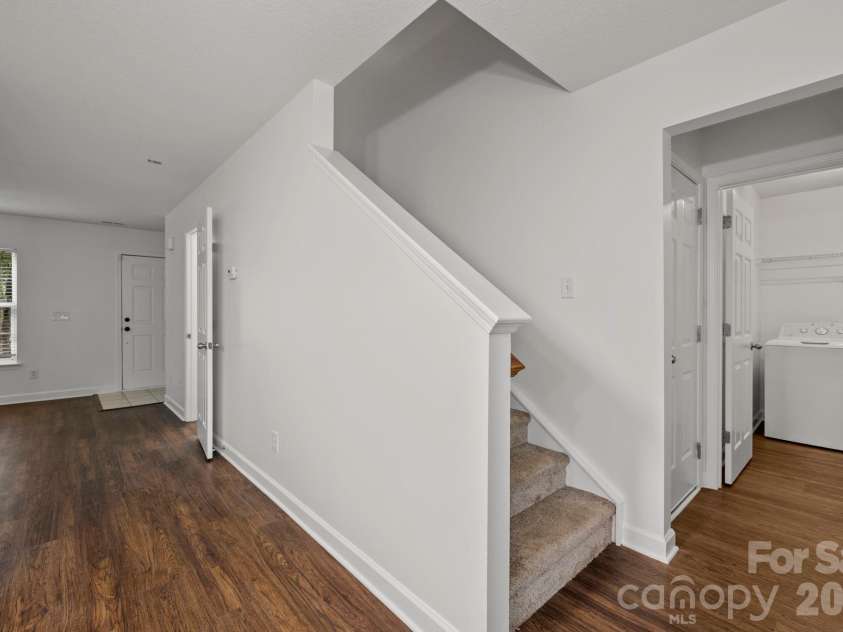6618 Wicked Oak Lane, Charlotte, NC 28216.  MLS# CAR4384733, YatesRealty ID 30061. 